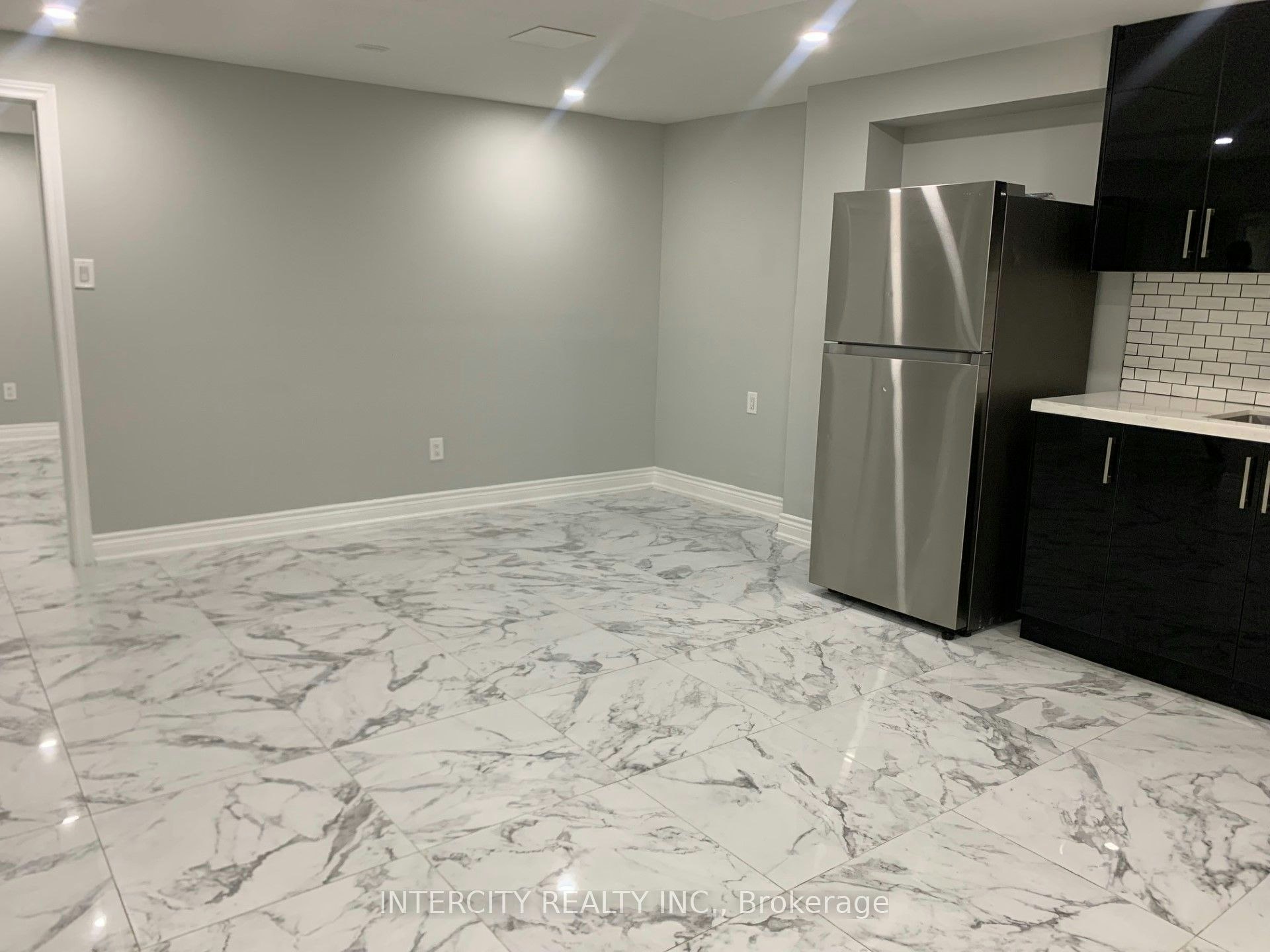 Bsmt-133 Romanelli Crescent, Bradford West Gwillimbury, ON, L3Z 0E7 - 4