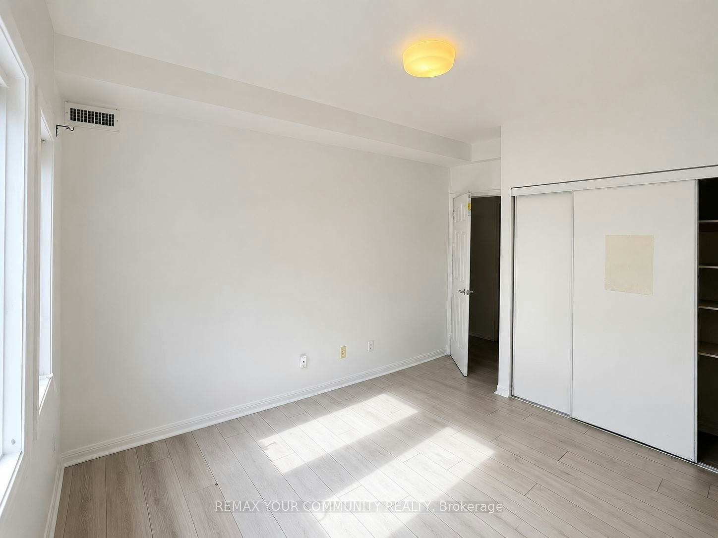 102-1 Center Street W, Richmond Hill, ON, L4C 3P3 - 9