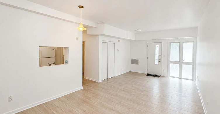 102-1 Center Street W, Richmond Hill, ON, L4C 3P3 - 4