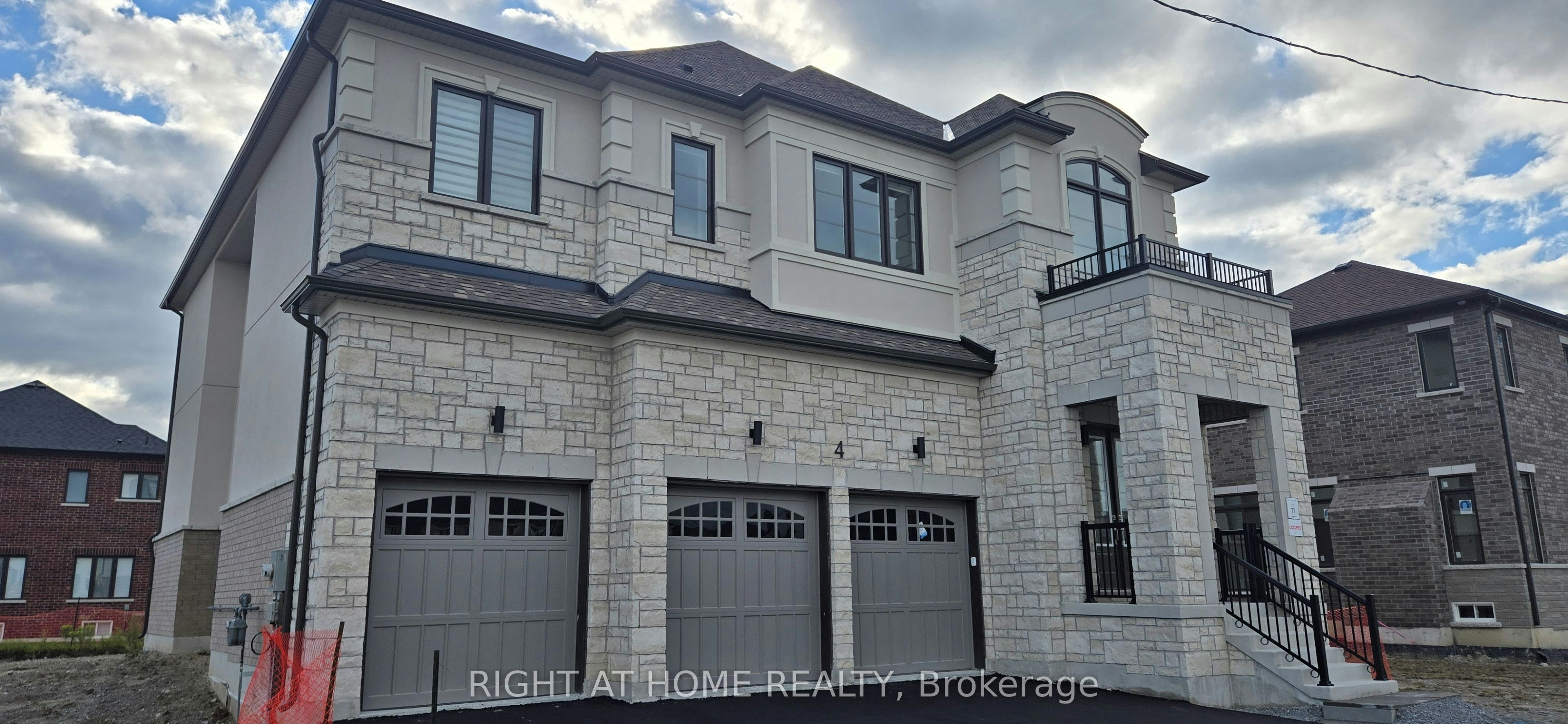 4 Max Bulmer Court, Georgina, ON, L3X 3J9