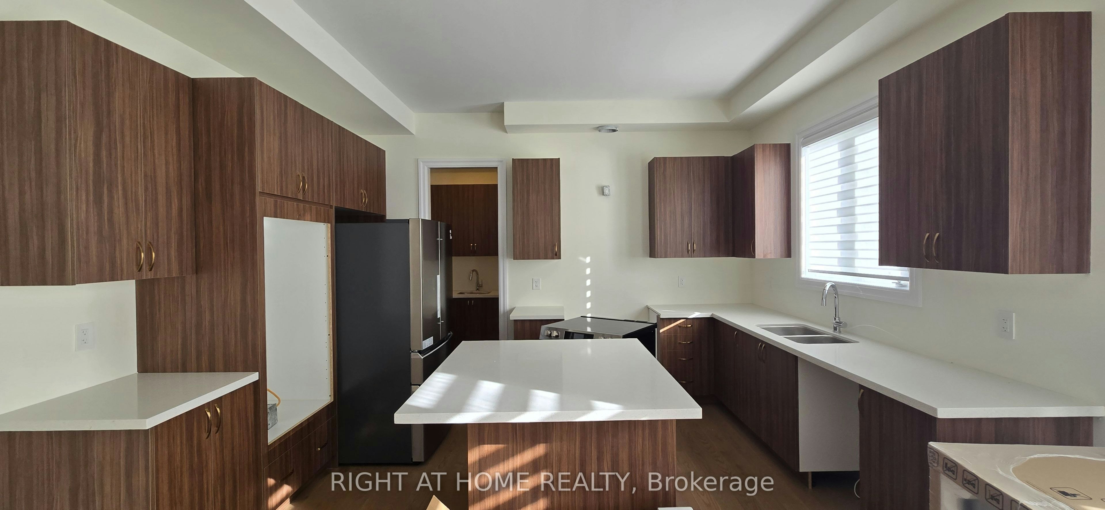4 Max Bulmer Court, Georgina, ON, L3X 3J9 - 6
