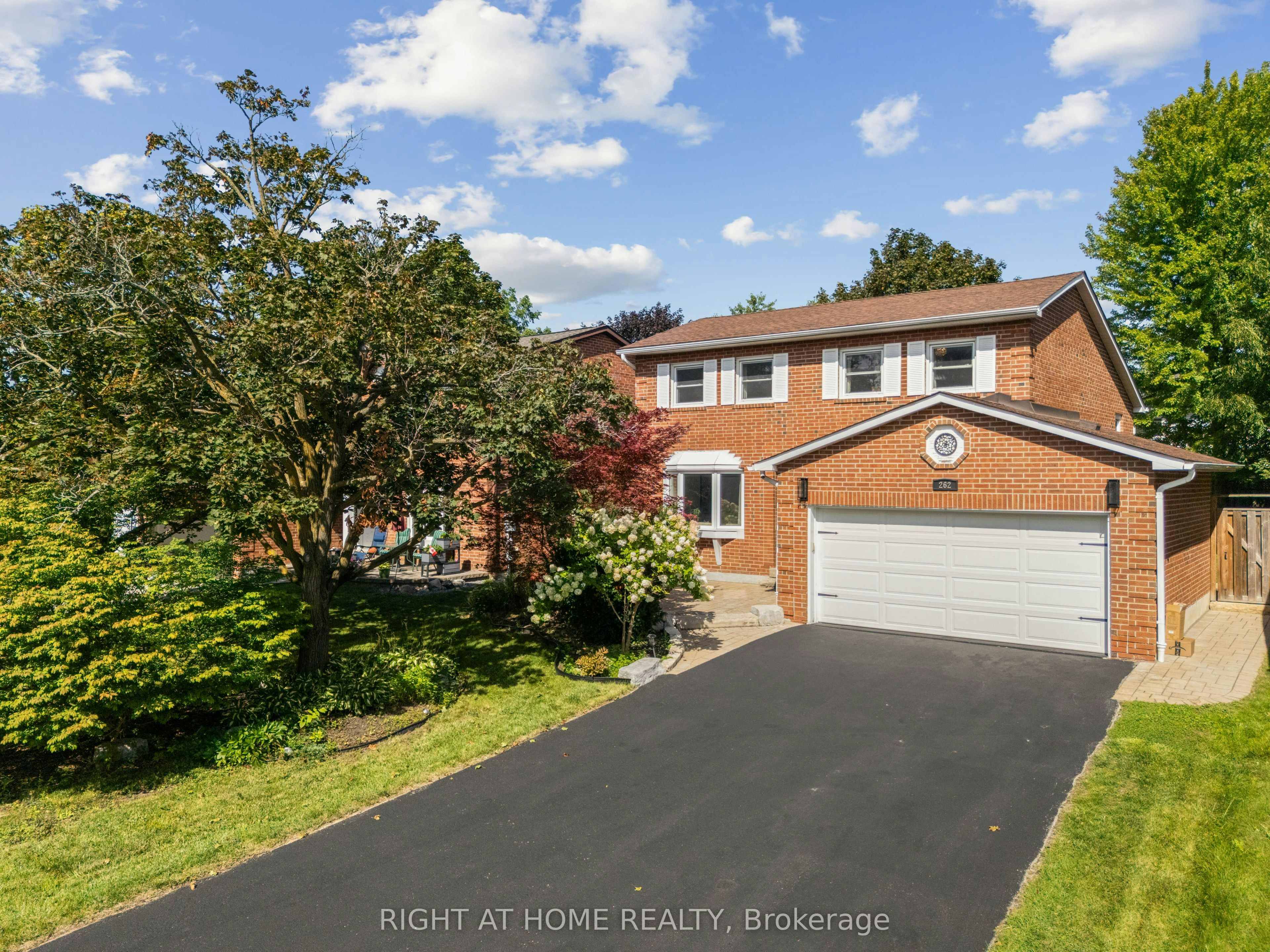 262 Yorkshire Drive, Newmarket, ON, L3Y 6J7