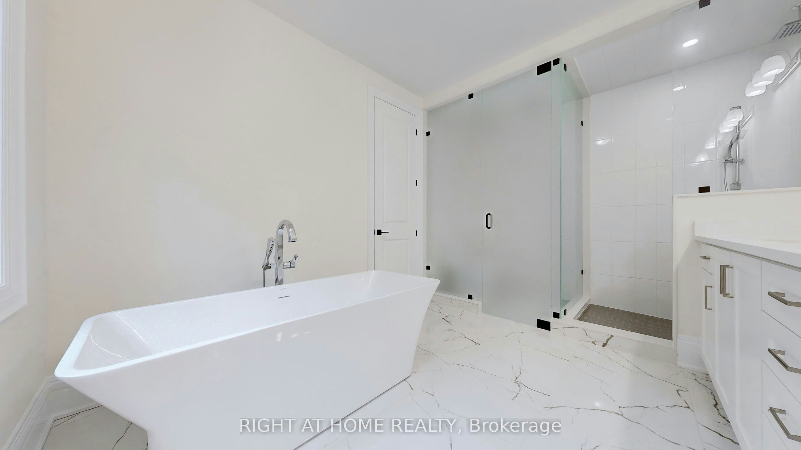 7 Adario Crescent, Vaughan, ON, L3L 0G3 - 36