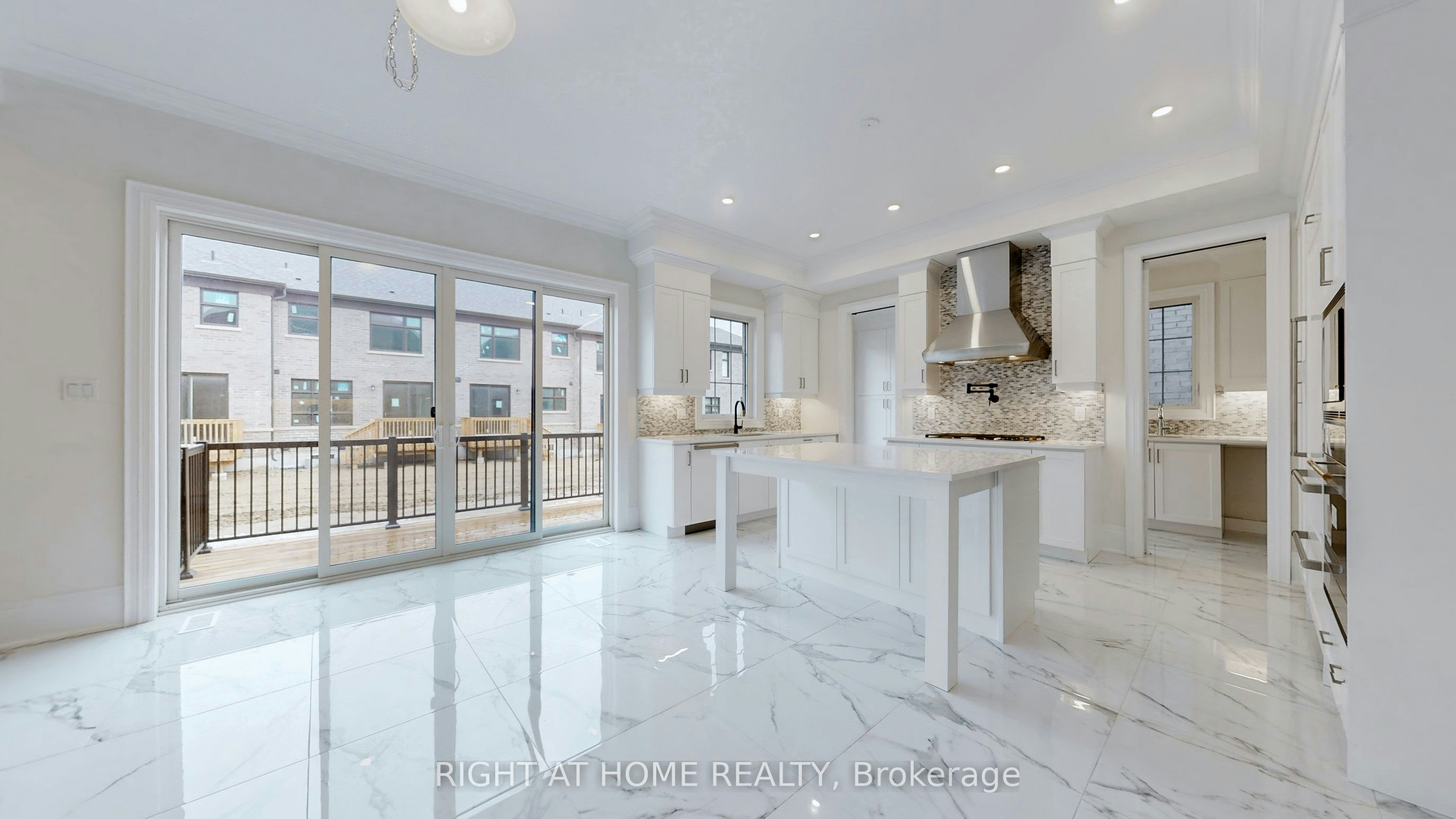 7 Adario Crescent, Vaughan, ON, L3L 0G3 - 7