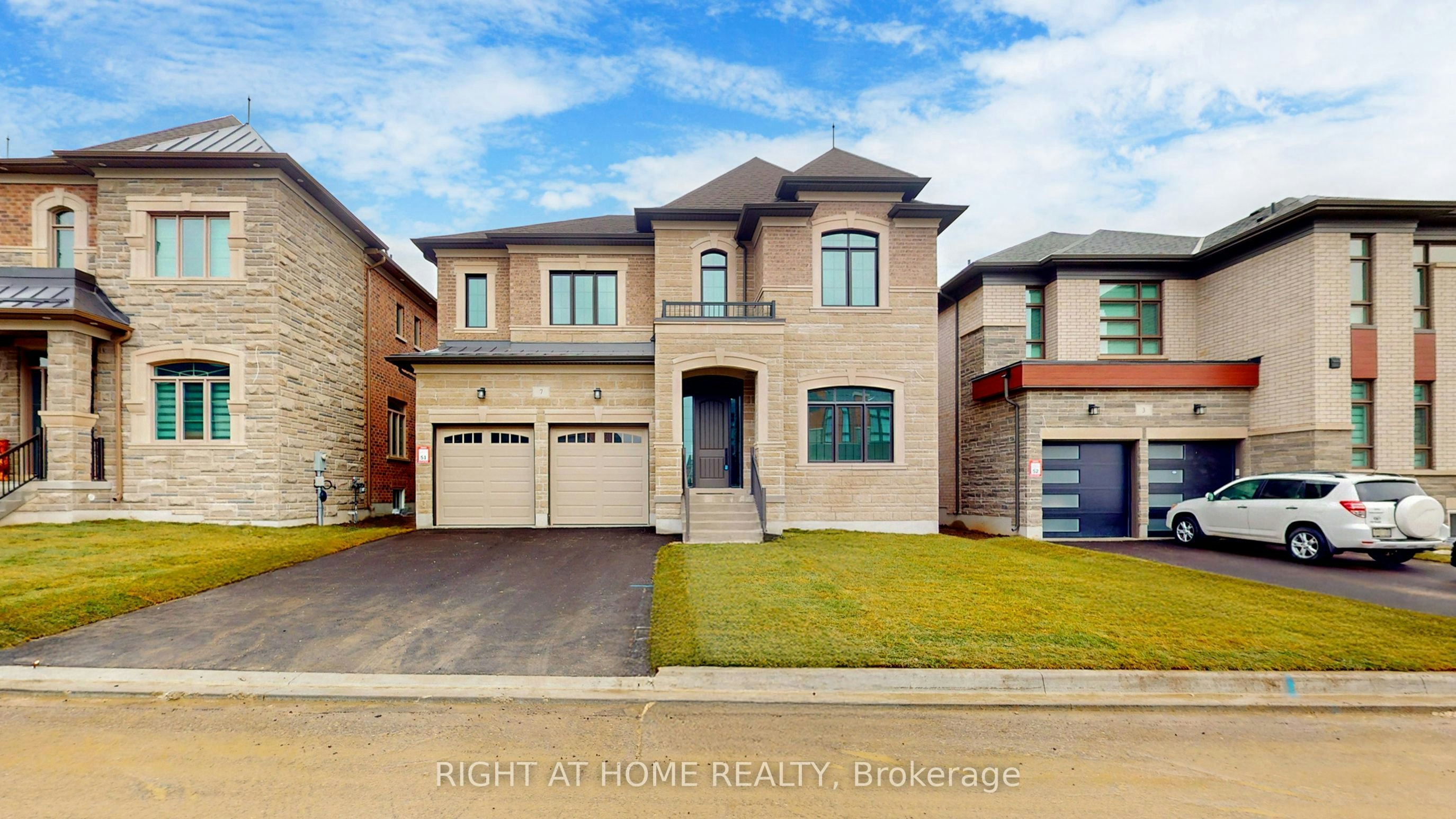 7 Adario Crescent, Vaughan, ON, L3L 0G3