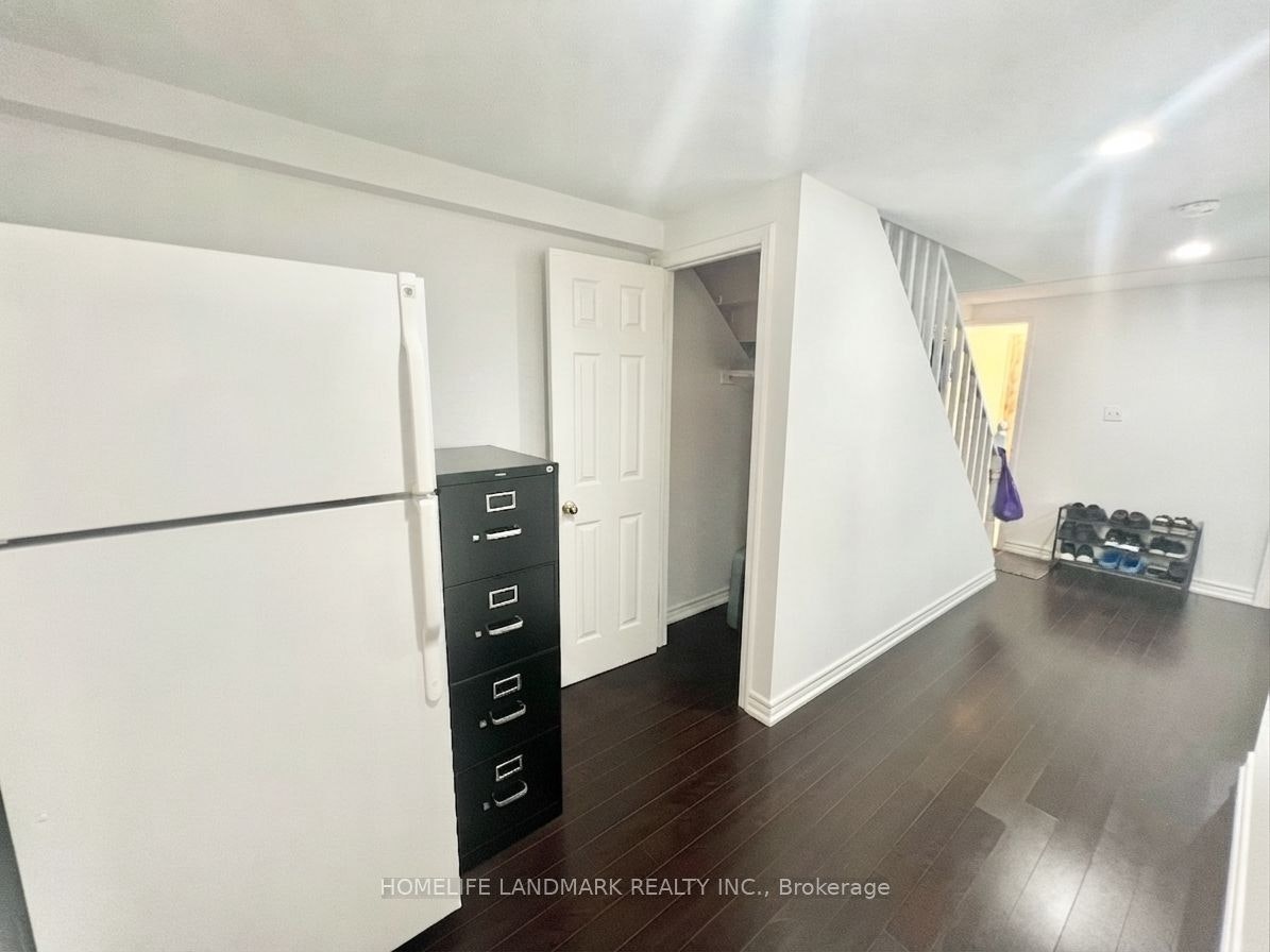 Unit B1-8 Baffin Court, Richmond Hill, ON, L4B 4J7 - 9