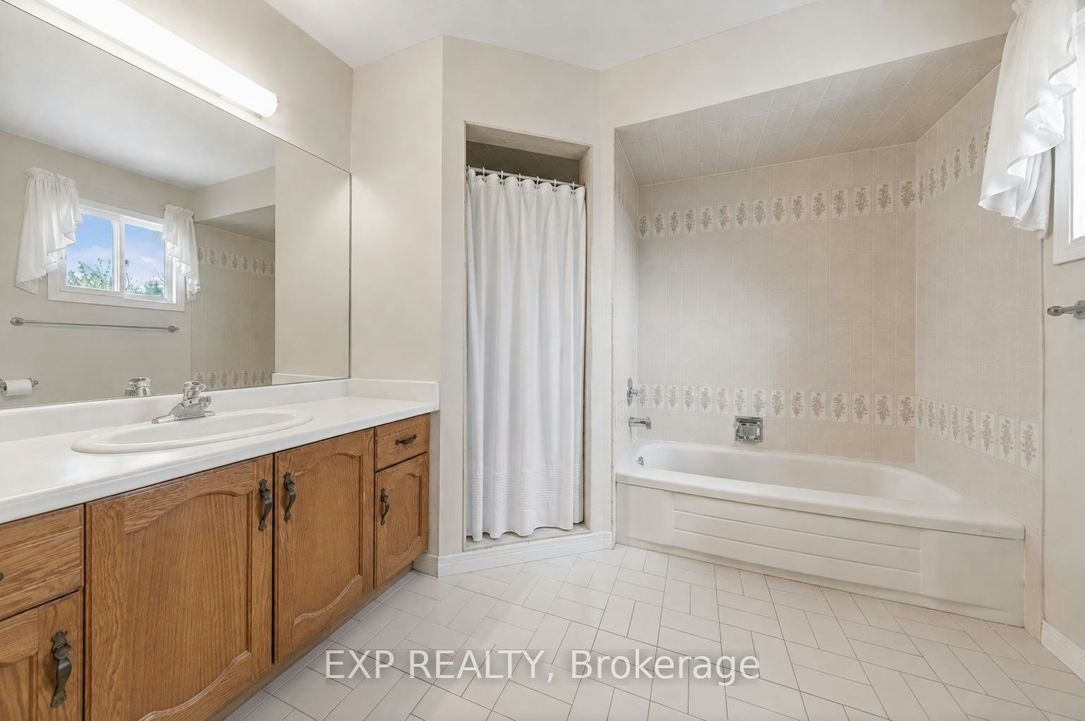 51 Sanderson Crescent, Richmond Hill, ON, L4C 5L5 - 12