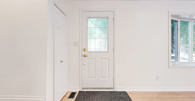 Main & 2nd-83 Lundy's Lane, Newmarket, ON, L3Y 3R9 - 2