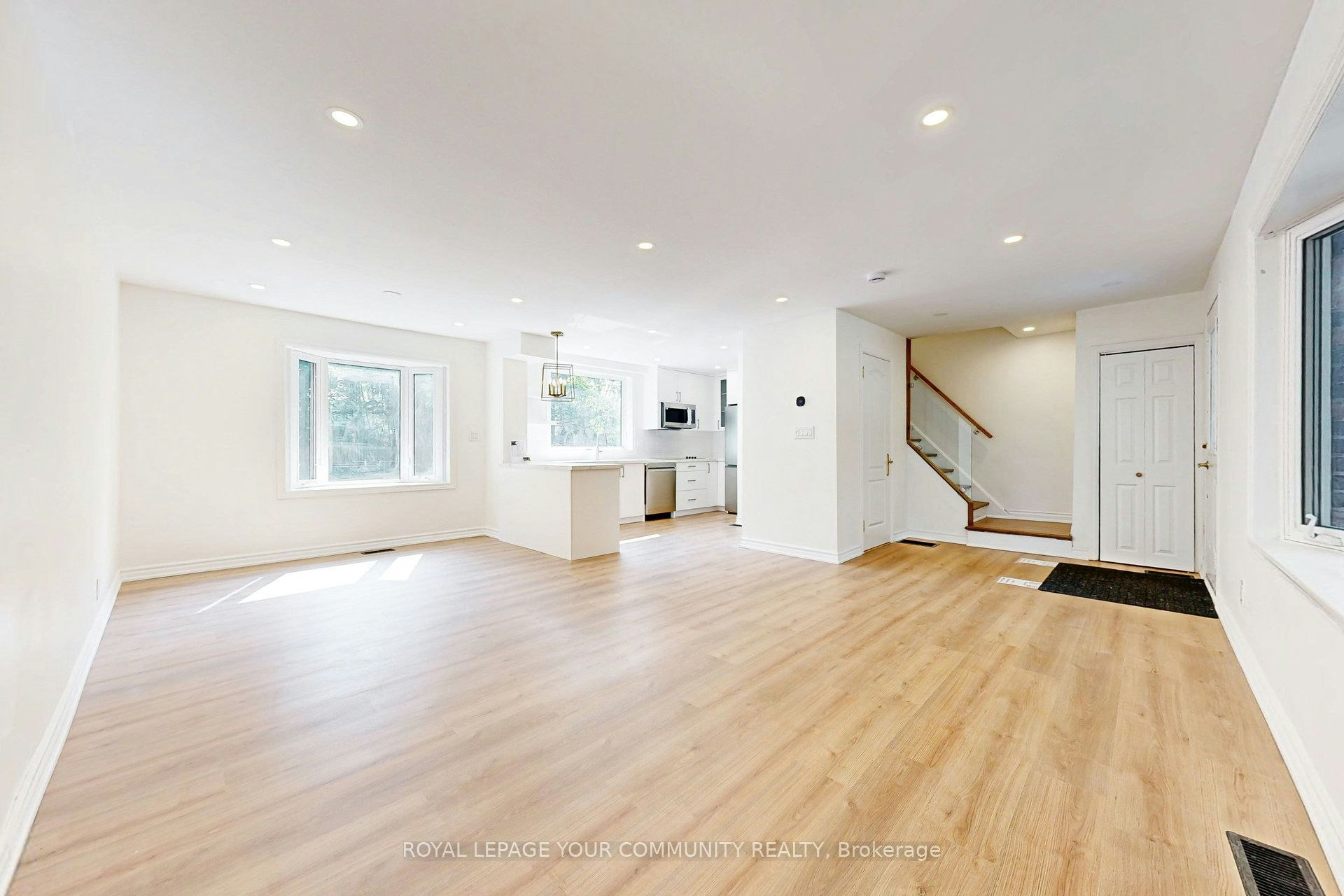 Main & 2nd-83 Lundy's Lane, Newmarket, ON, L3Y 3R9 - 5