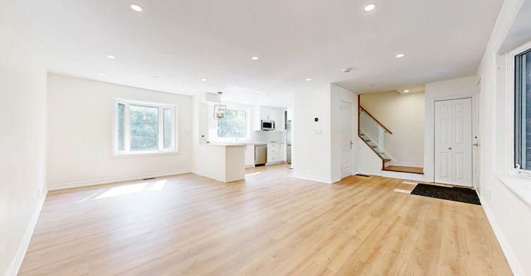 Main & 2nd-83 Lundy's Lane, Newmarket, ON, L3Y 3R9 - 5