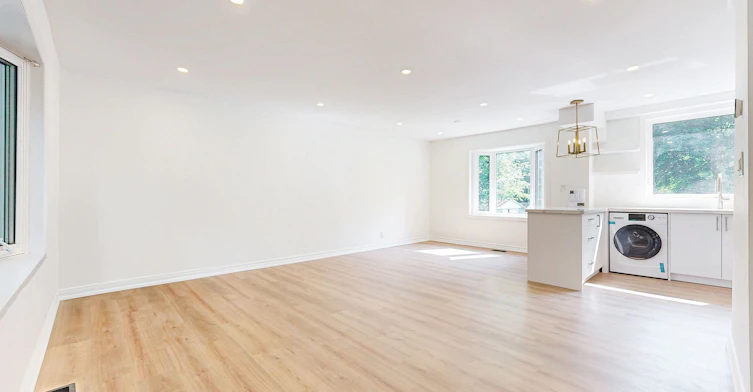 Main & 2nd-83 Lundy's Lane, Newmarket, ON, L3Y 3R9 - 4