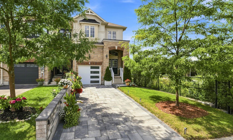 4 Greenwood Drive