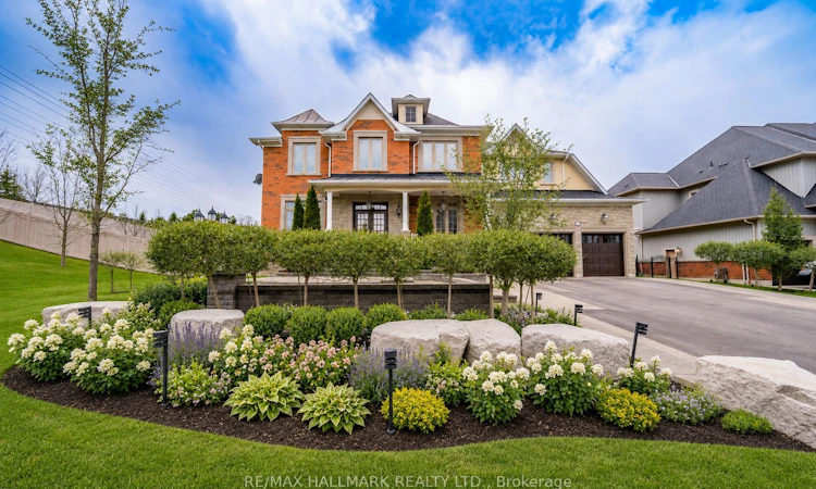 37 Country Club Crescent