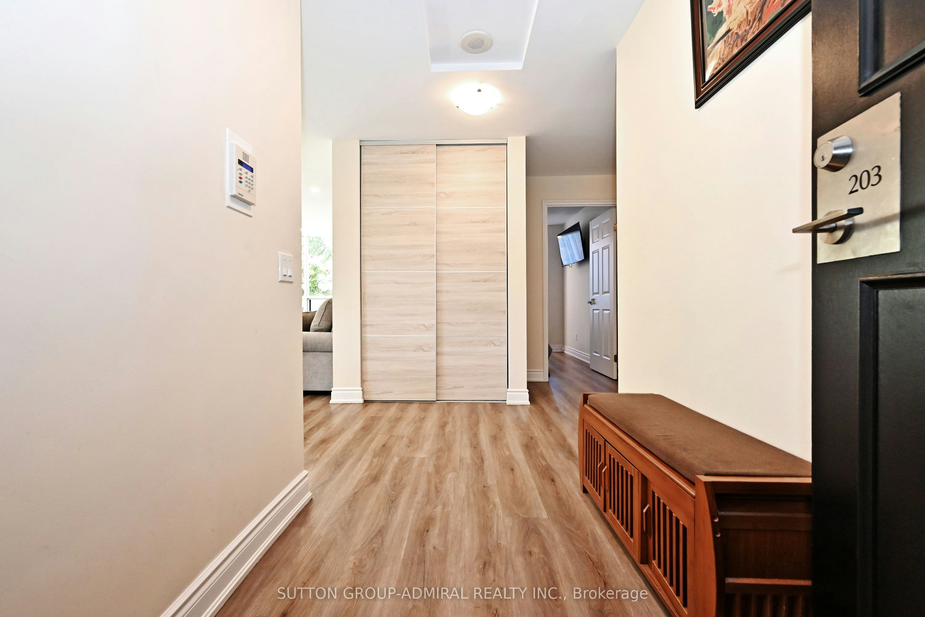 203-91 Townsgate Drive, Vaughan, ON, L4J 8E8 - 2