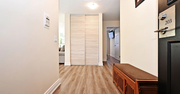 203-91 Townsgate Drive, Vaughan, ON, L4J 8E8 - 2