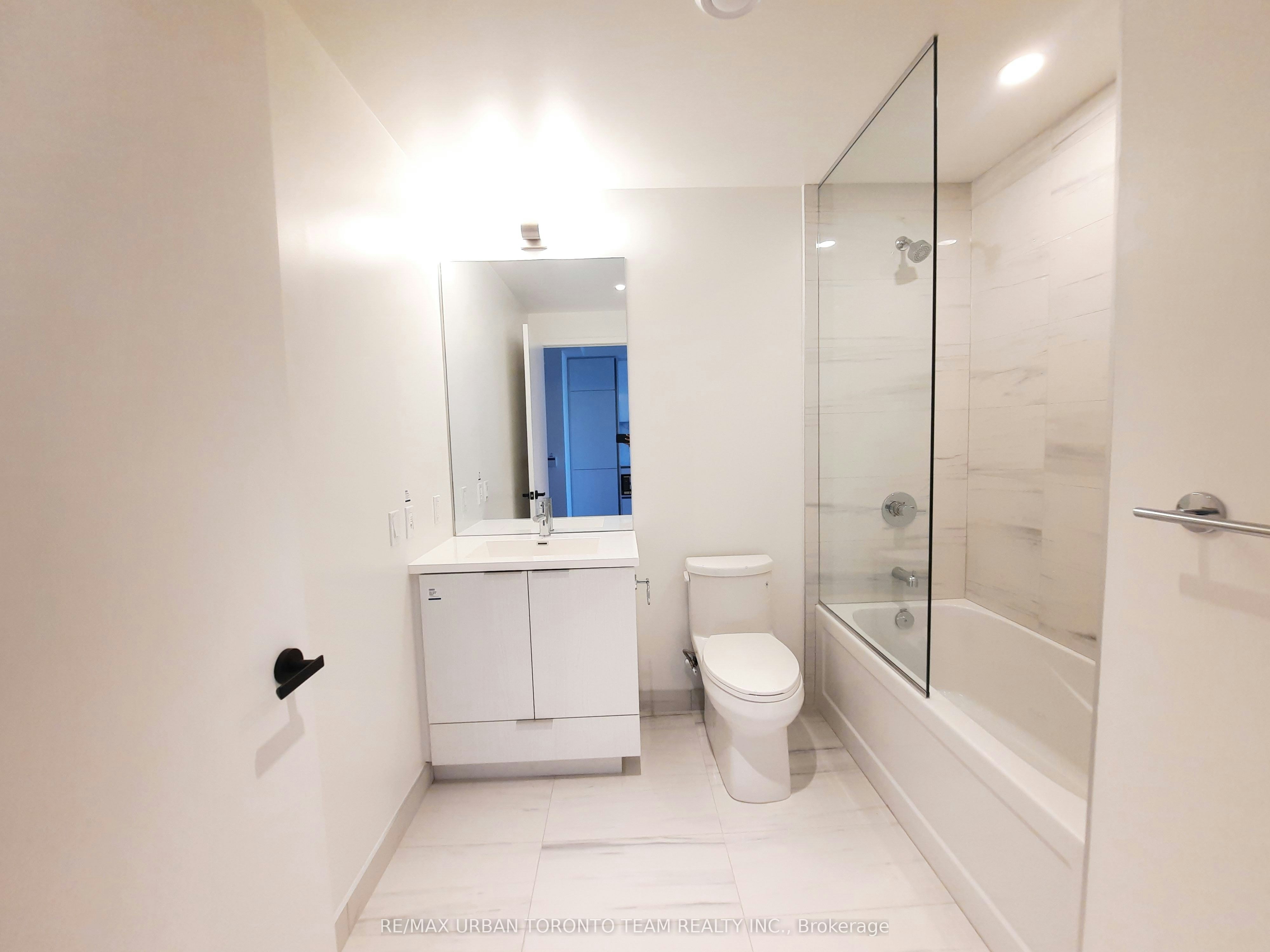 1108-8 Interchange Way, Vaughan, ON, L4K 5Z7 - 7