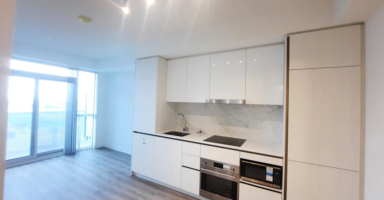 1108-8 Interchange Way, Vaughan, ON, L4K 5Z7 - 3