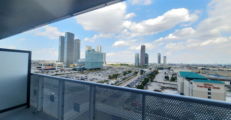 1108-8 Interchange Way, Vaughan, ON, L4K 5Z7 - 5