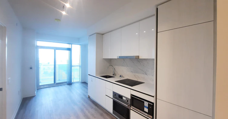 1108-8 Interchange Way, Vaughan, ON, L4K 5Z7 - 2