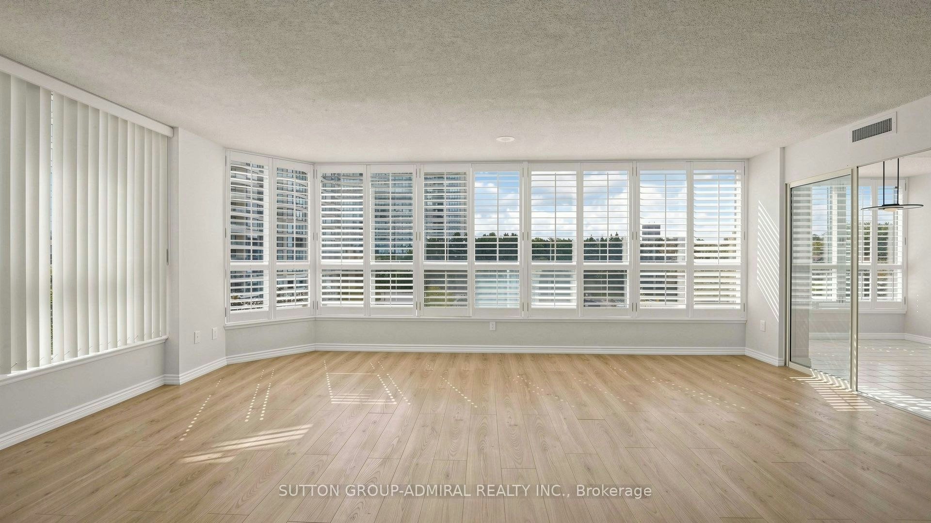 701-1 Clark Avenue W, Vaughan, ON, L4J 7Y6 - 17