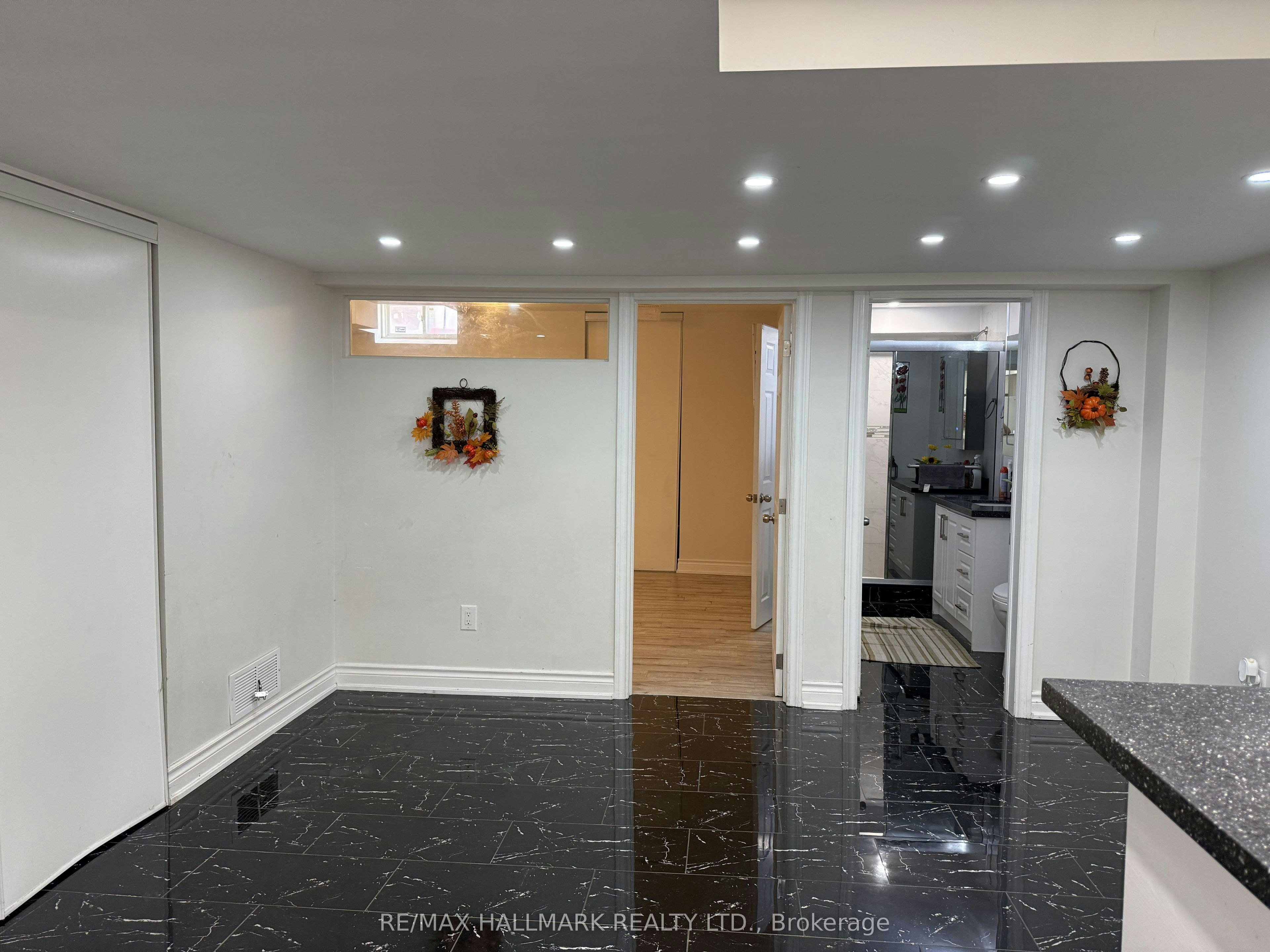 90 Black Maple Crescent, Vaughan, ON, L6A 4G6 2