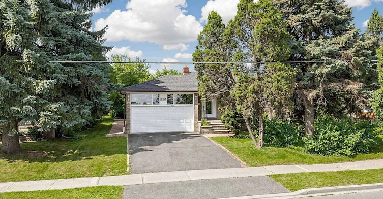 Upper-129 Crestwood Road, Vaughan, ON, L4J 1A7