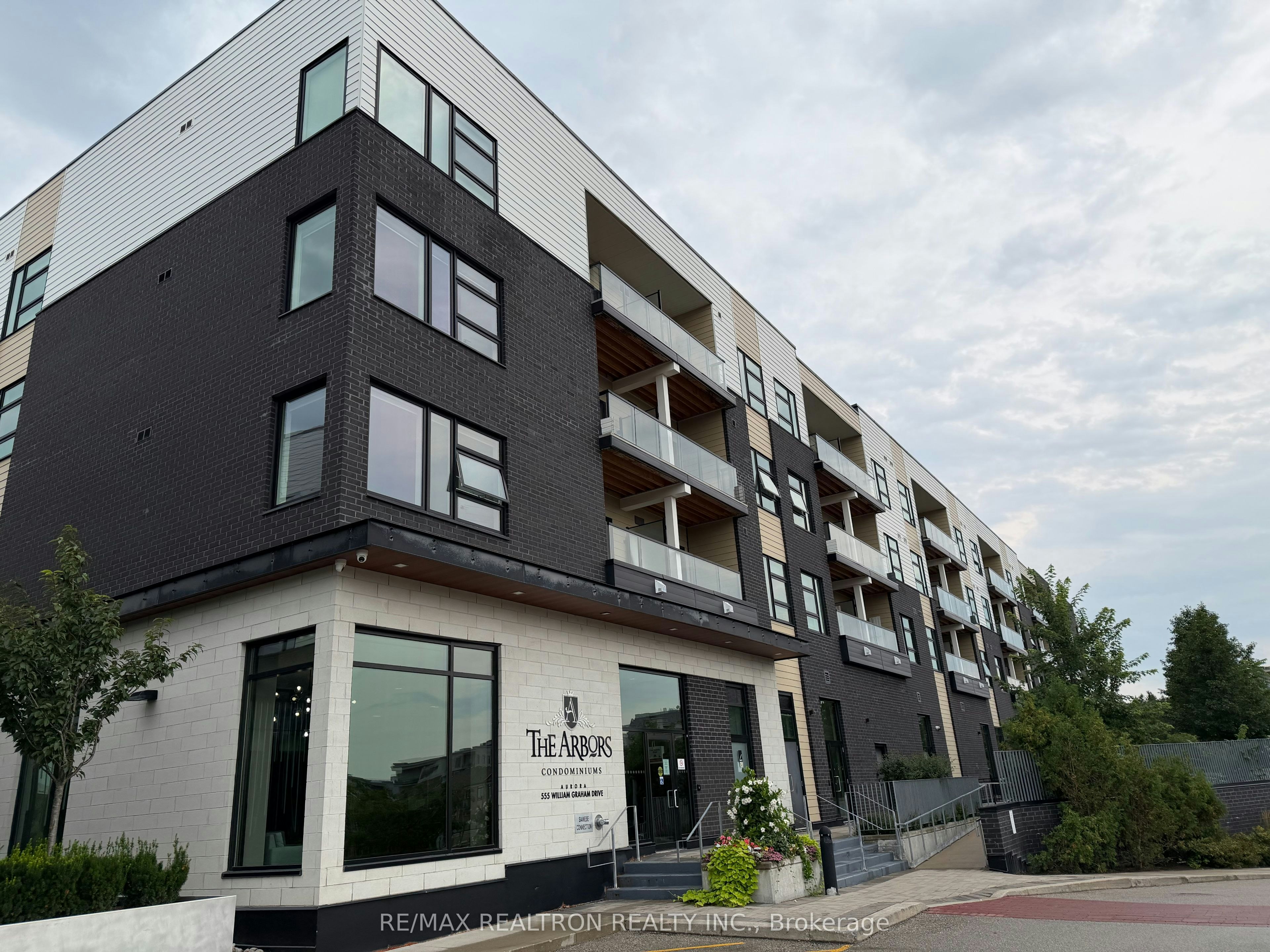343-555 William Graham Drive, Aurora, ON, L4G 7G4