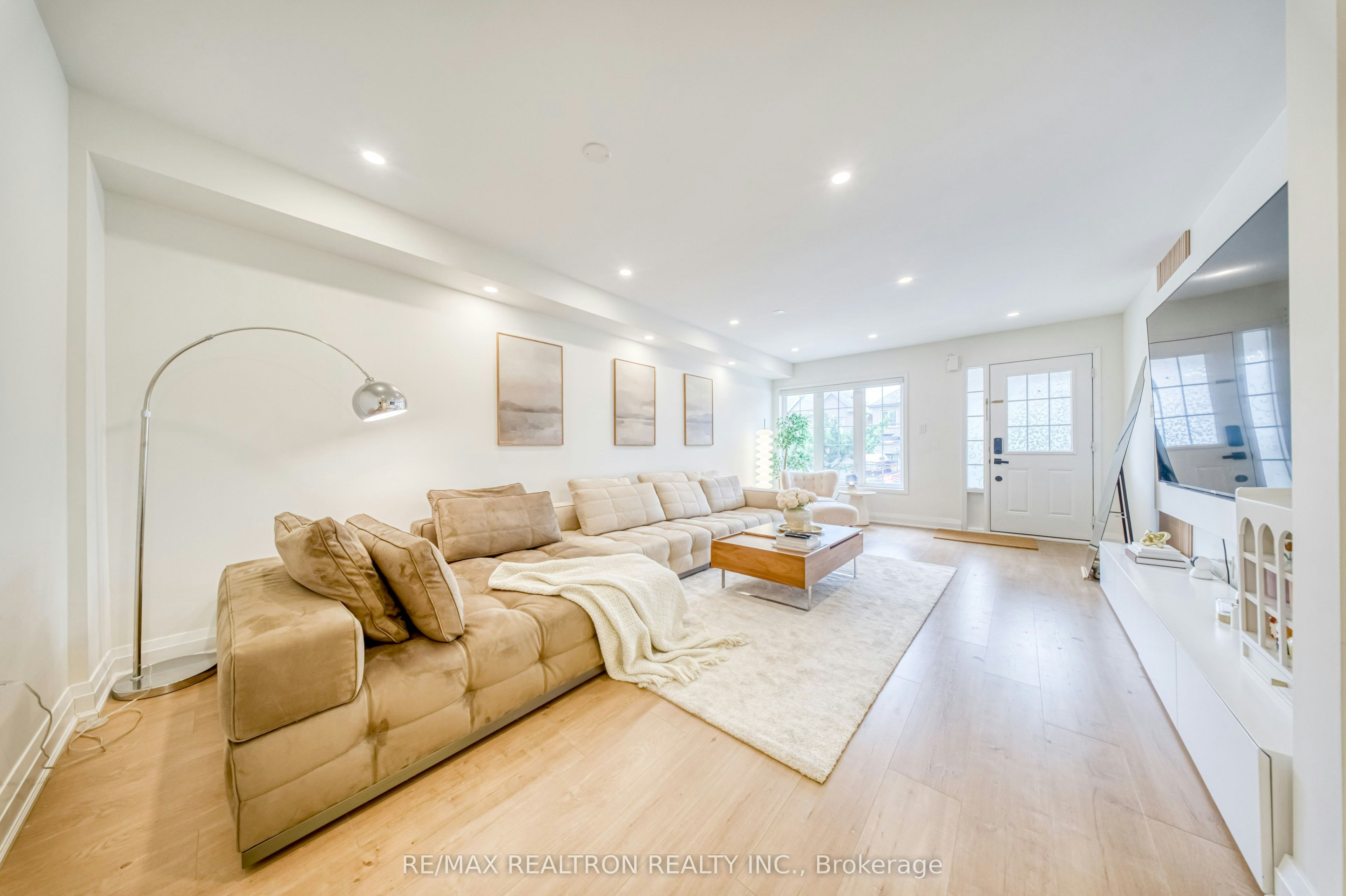 12 Quattro Avenue, Richmond Hill, ON, L4E 0S5