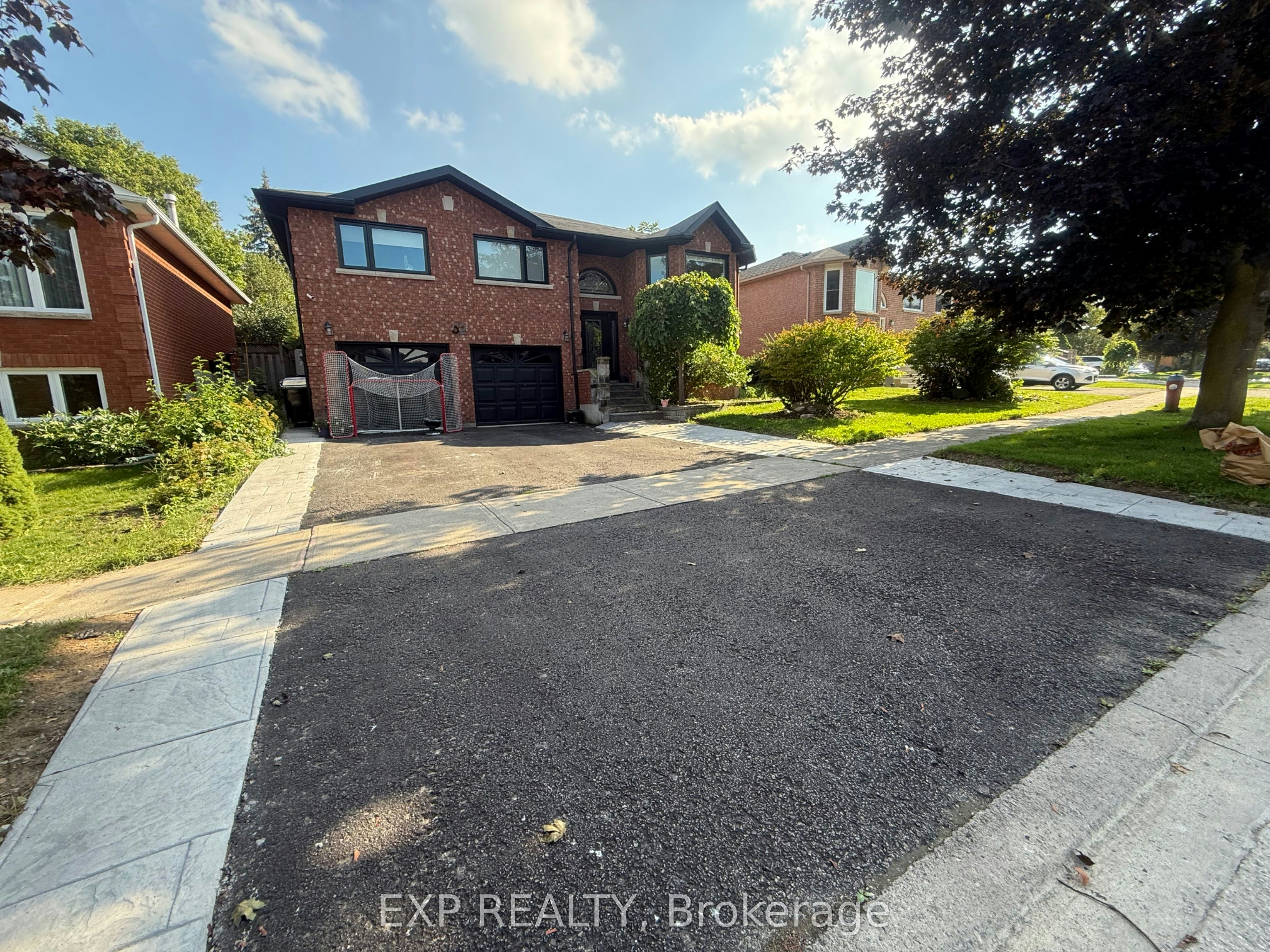52 Compton Crescent, Bradford West Gwillimbury, ON, L3Z 2X6