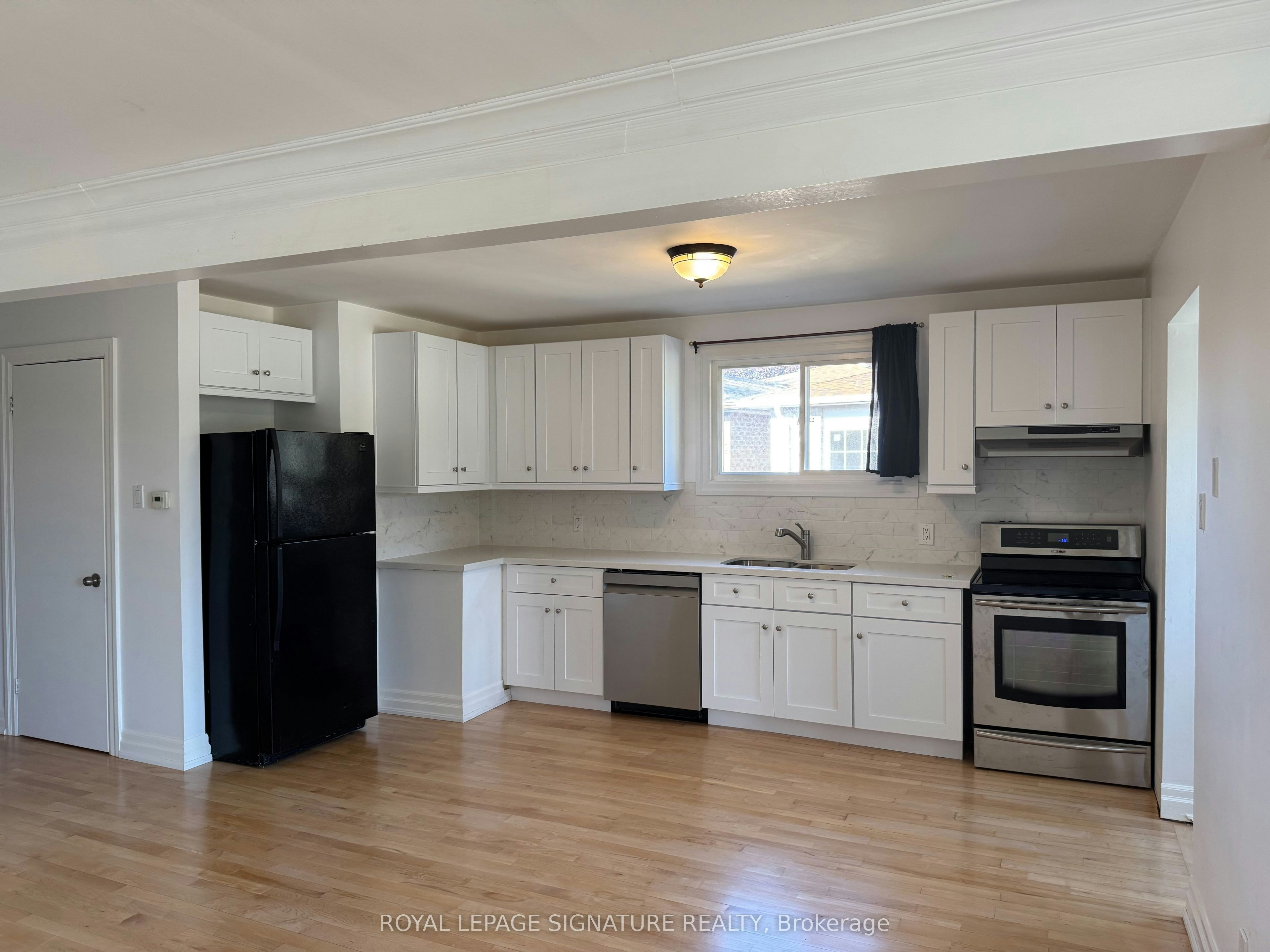 37 Ondrey Street, Bradford West Gwillimbury, ON, L3Z 2W9 - 2