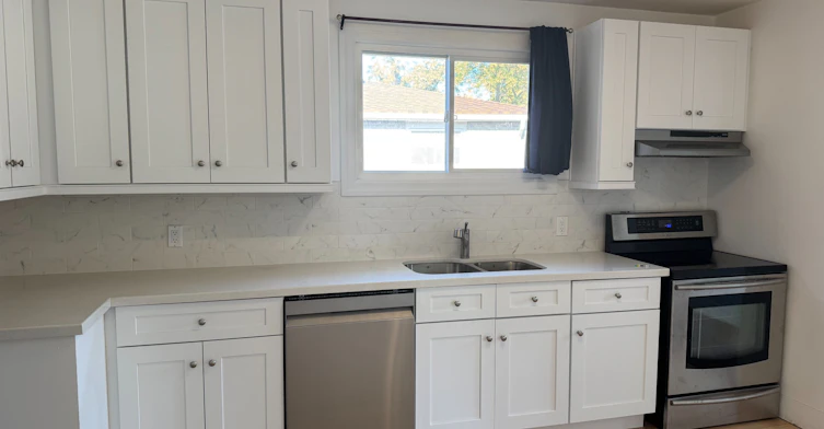 37 Ondrey Street, Bradford West Gwillimbury, ON, L3Z 2W9 - 3