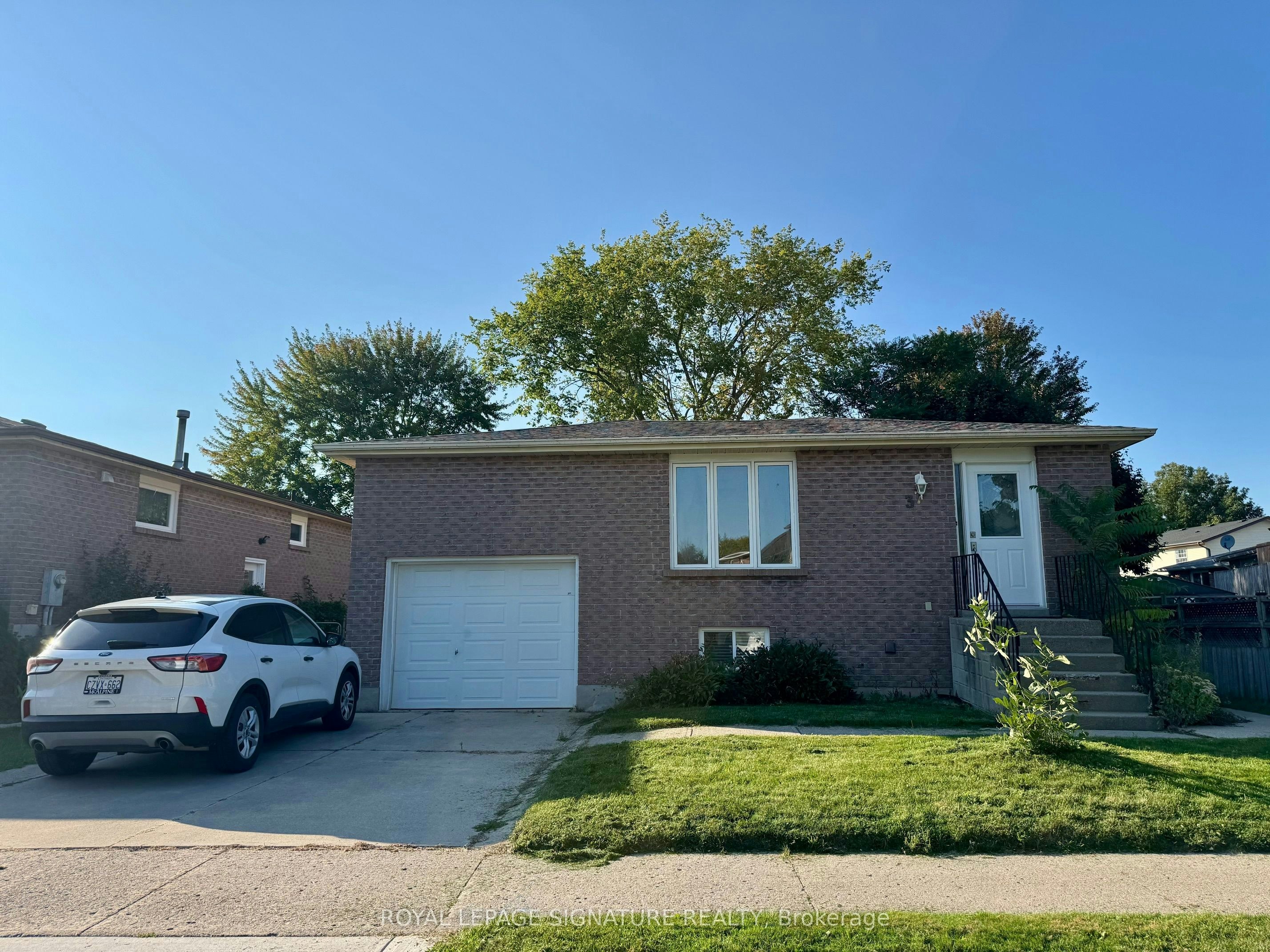 37 Ondrey Street, Bradford West Gwillimbury, ON, L3Z 2W9