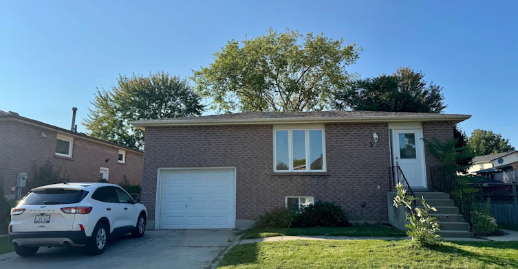 37 Ondrey Street, Bradford West Gwillimbury, ON, L3Z 2W9
