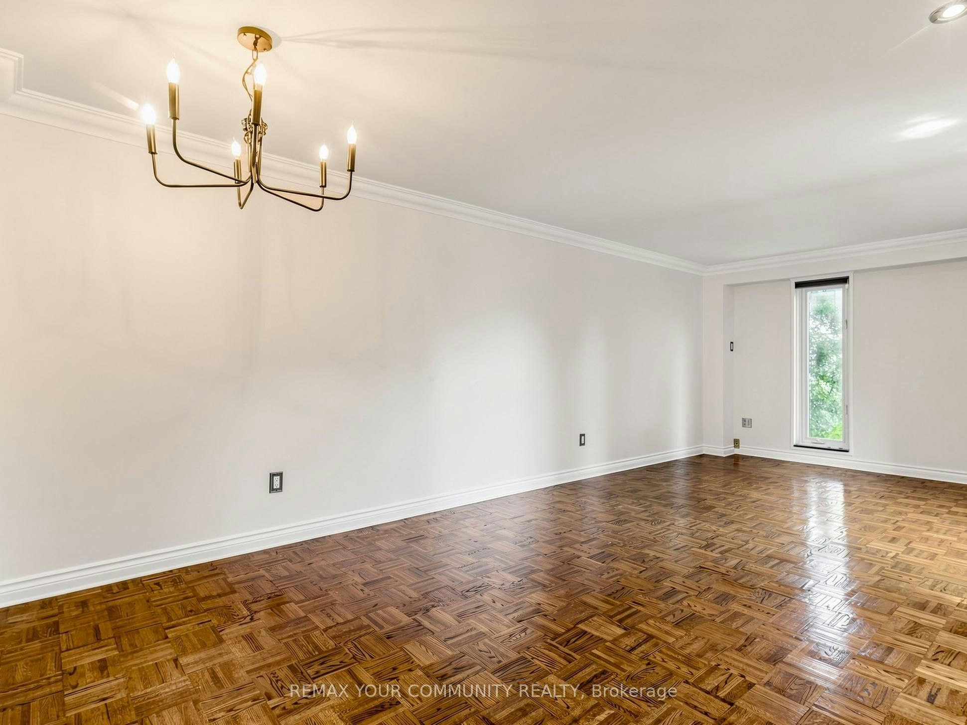 75 St. Andrews Court, Aurora, ON, L4G 3B2 - 3