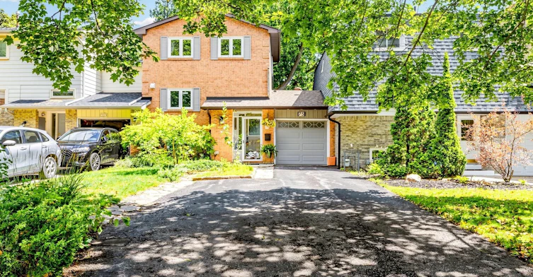 75 St. Andrews Court, Aurora, ON, L4G 3B2