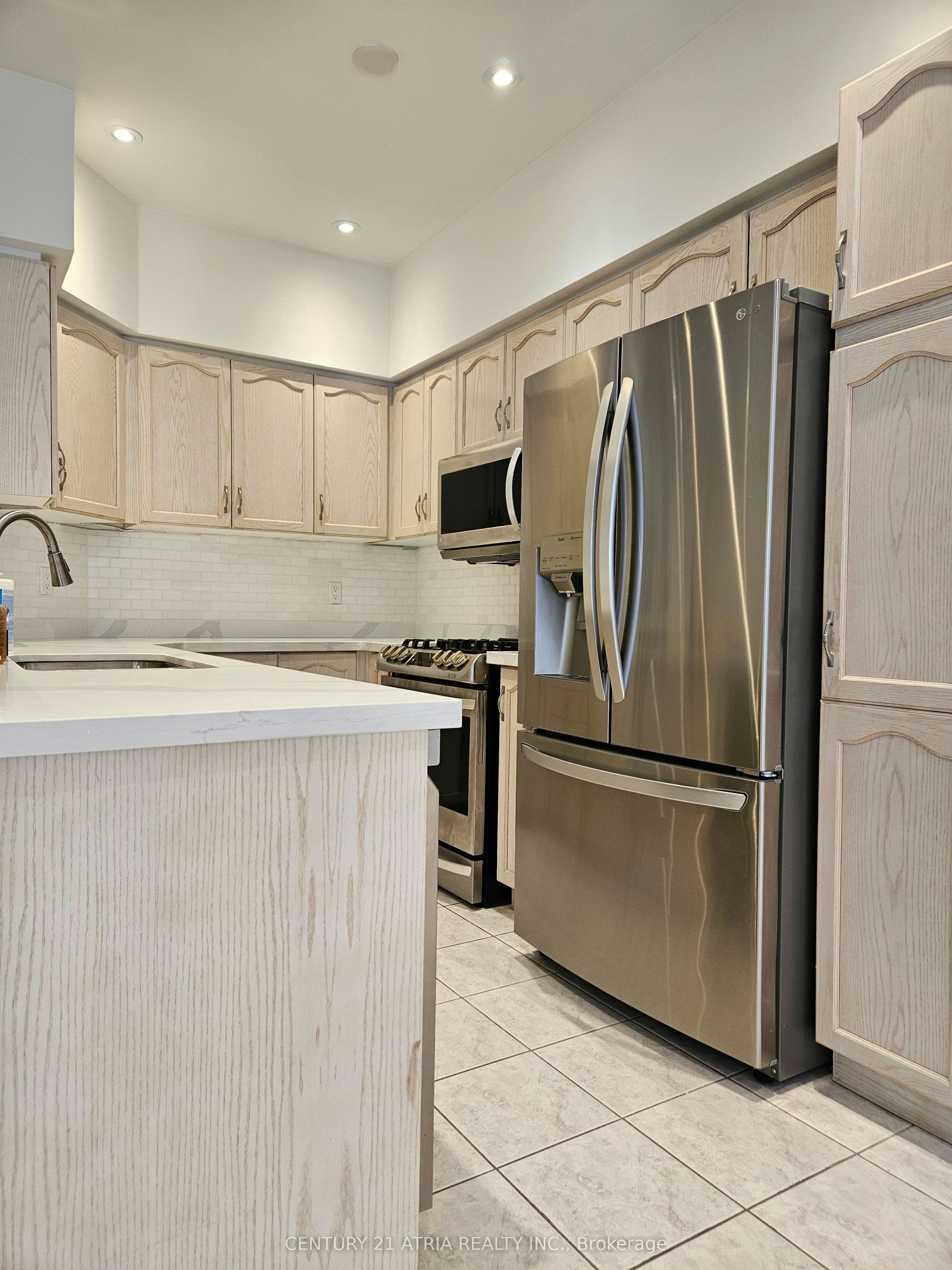 266 John West Way, Aurora, ON, L4G 7J3 - 2