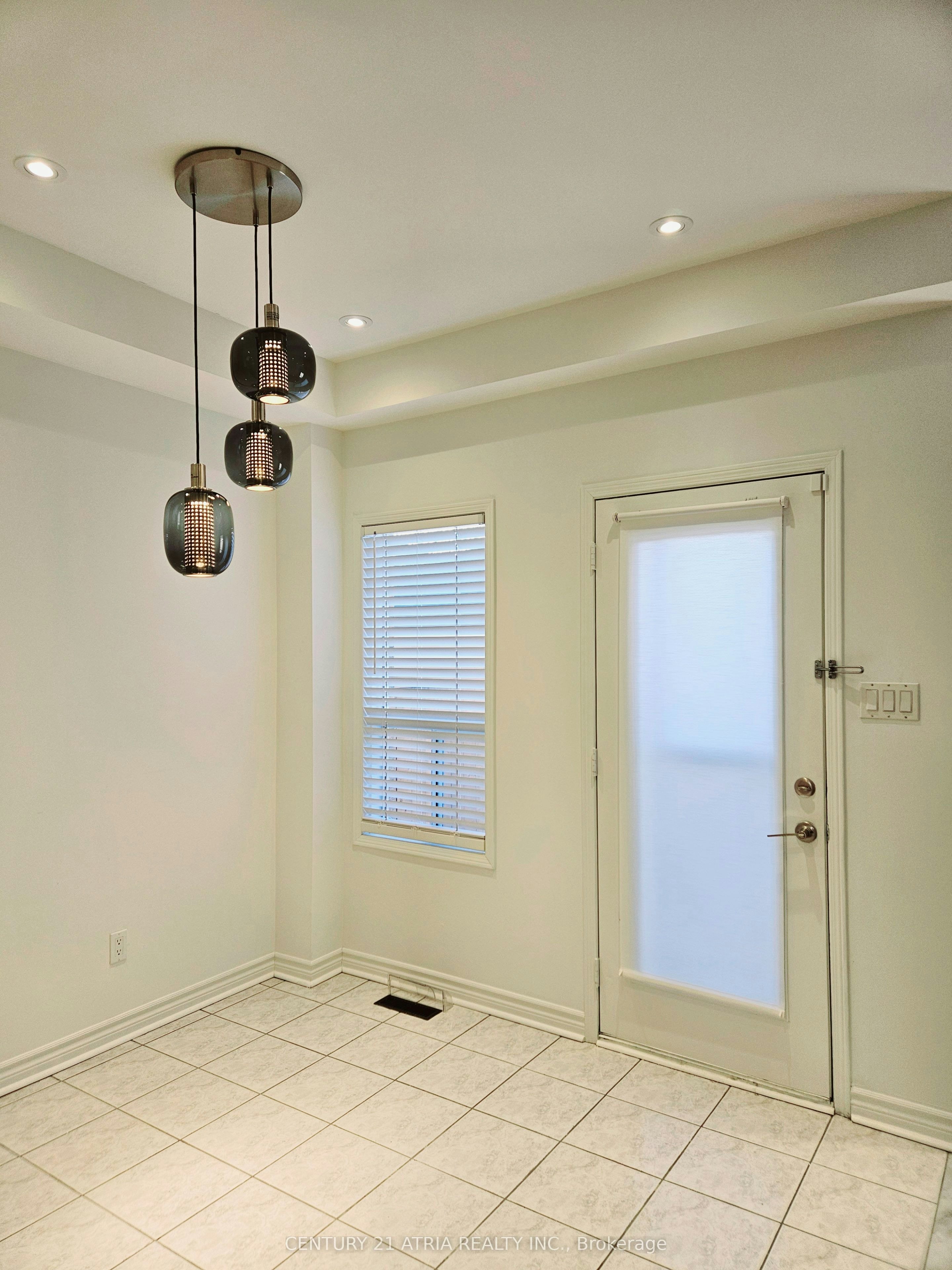 266 John West Way, Aurora, ON, L4G 7J3 - 3