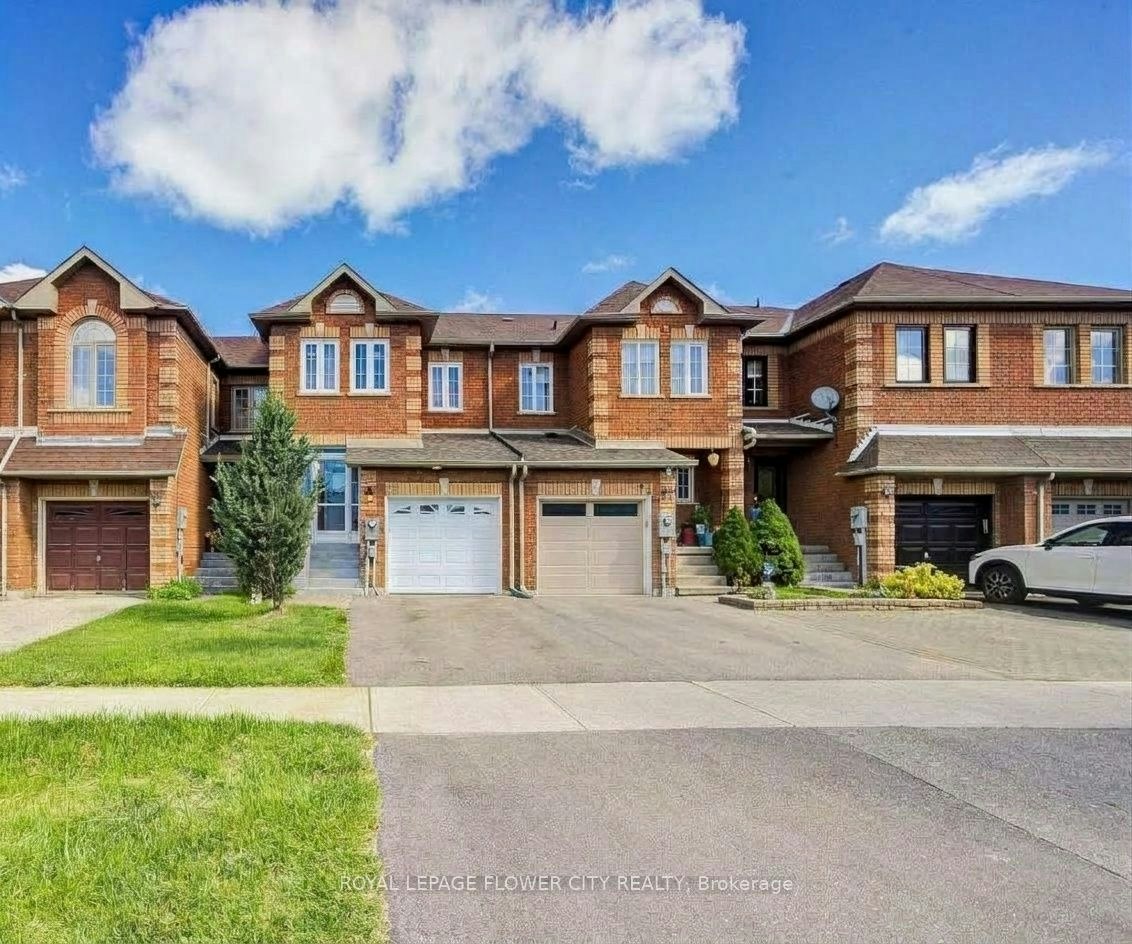 68 Denton Circle, Vaughan, ON, L6A 2N4
