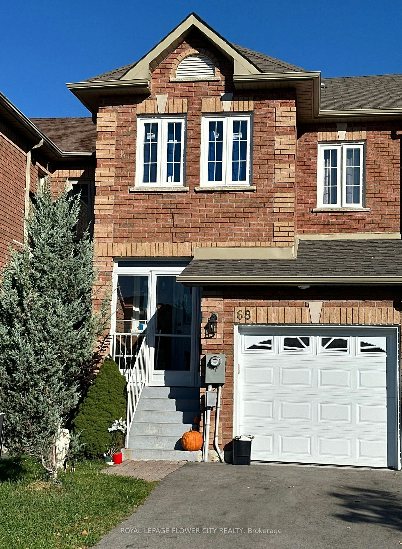68 Denton Circle, Vaughan, ON, L6A 2N4