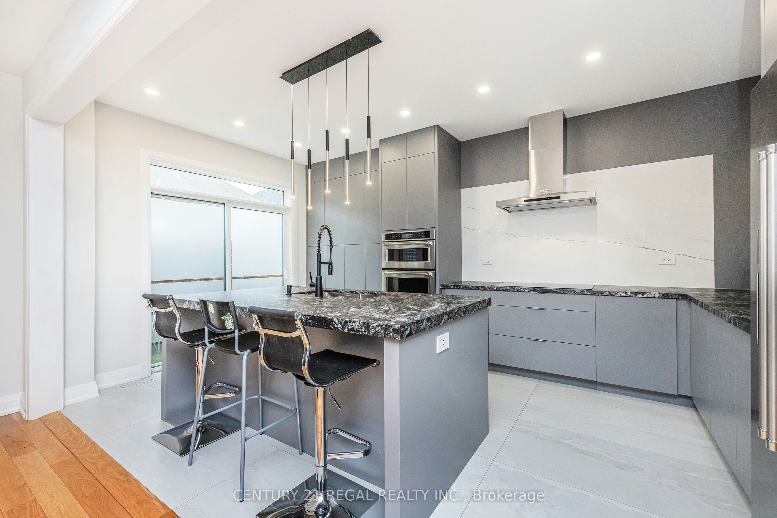 13 Neilly Terrace, Bradford West Gwillimbury, ON, L3Z 4K9