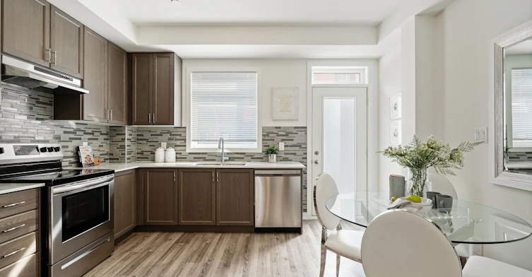 98-370D Red Maple Road, Richmond Hill, ON, L4C 6P5 - 6
