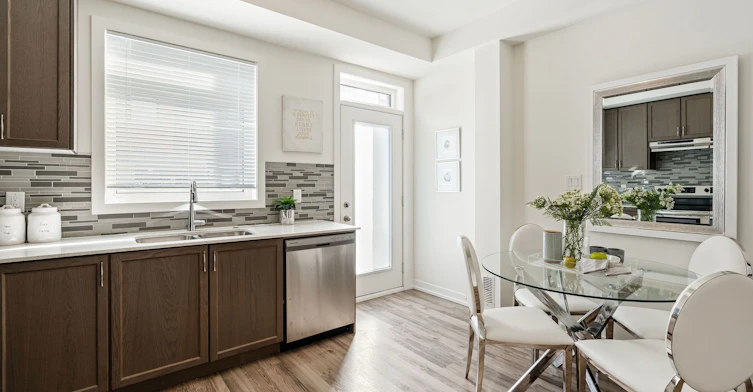 98-370D Red Maple Road, Richmond Hill, ON, L4C 6P5 - 8