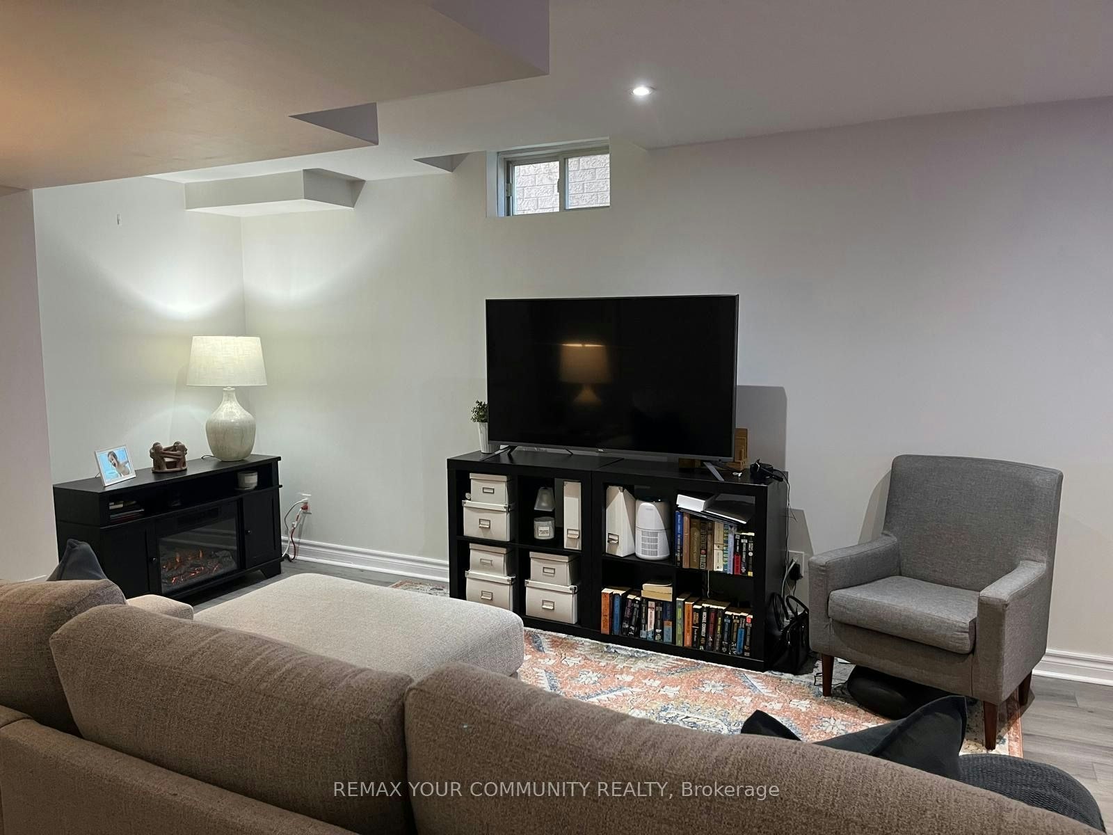 375 Woodfern Way S, Newmarket, ON, L3X 2X7 - 3