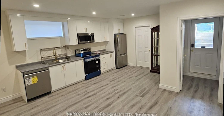 43 Oak Avenue, Richmond Hill, ON, L4C 6R5 - 4