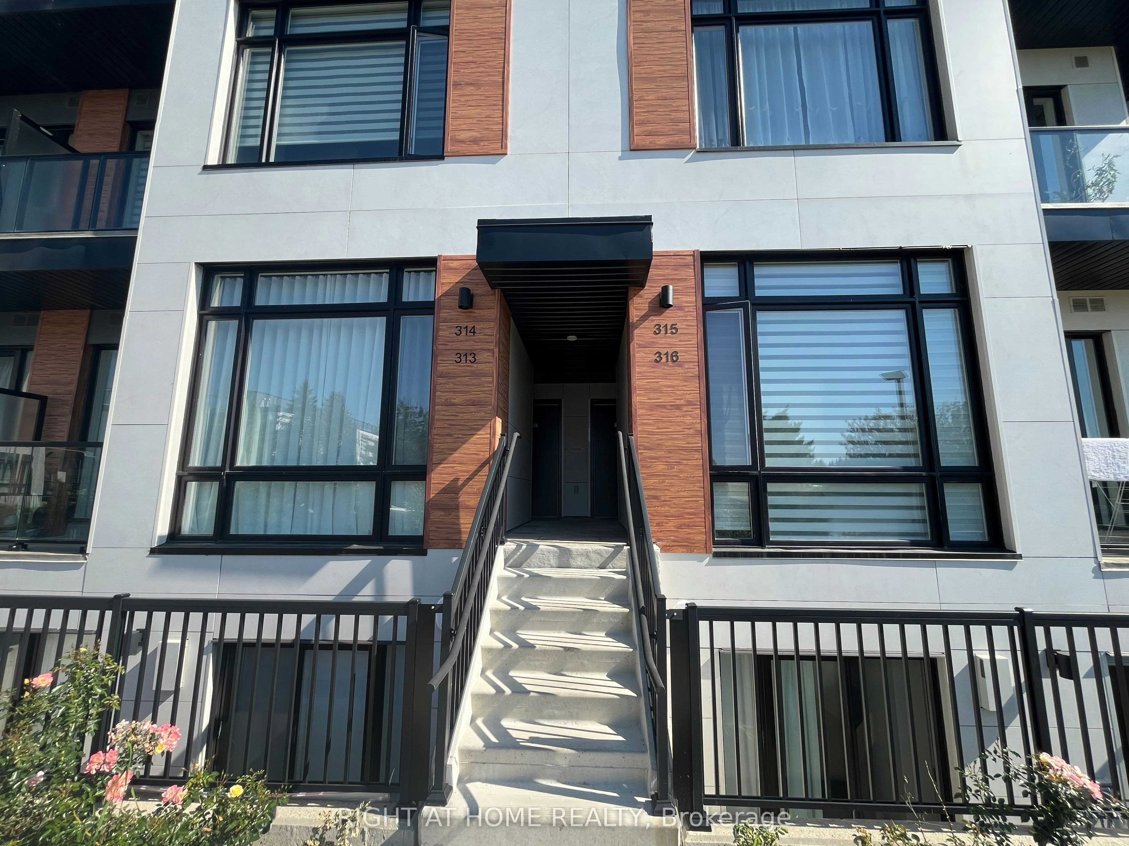 313-6 Steckley House Lane, Richmond Hill, ON, L4S 0N1
