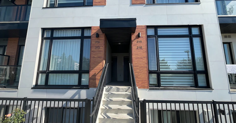 313-6 Steckley House Lane, Richmond Hill, ON, L4S 0N1