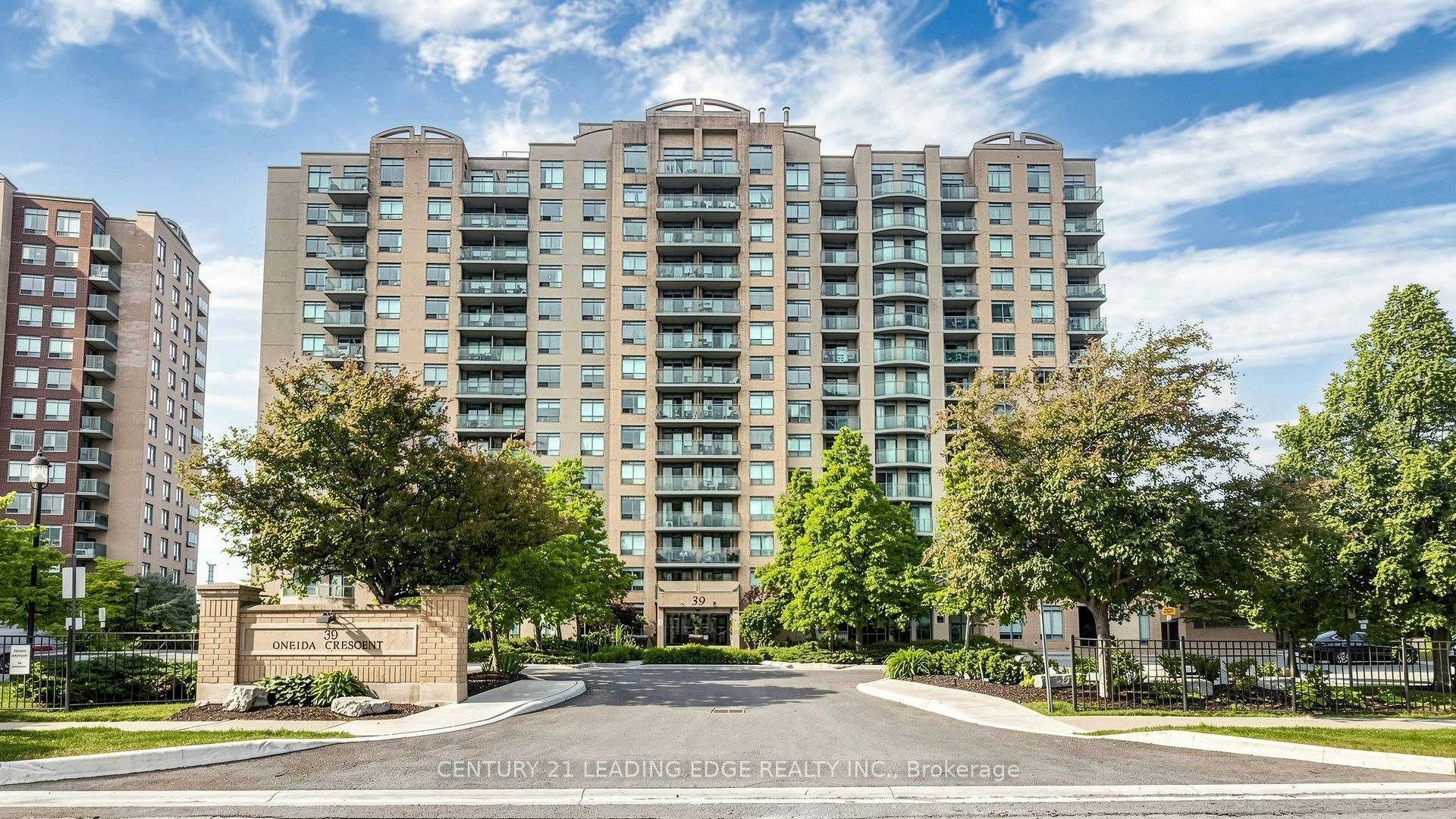 212-39 Oneida Crescent, Richmond Hill, ON, L4B 4T9