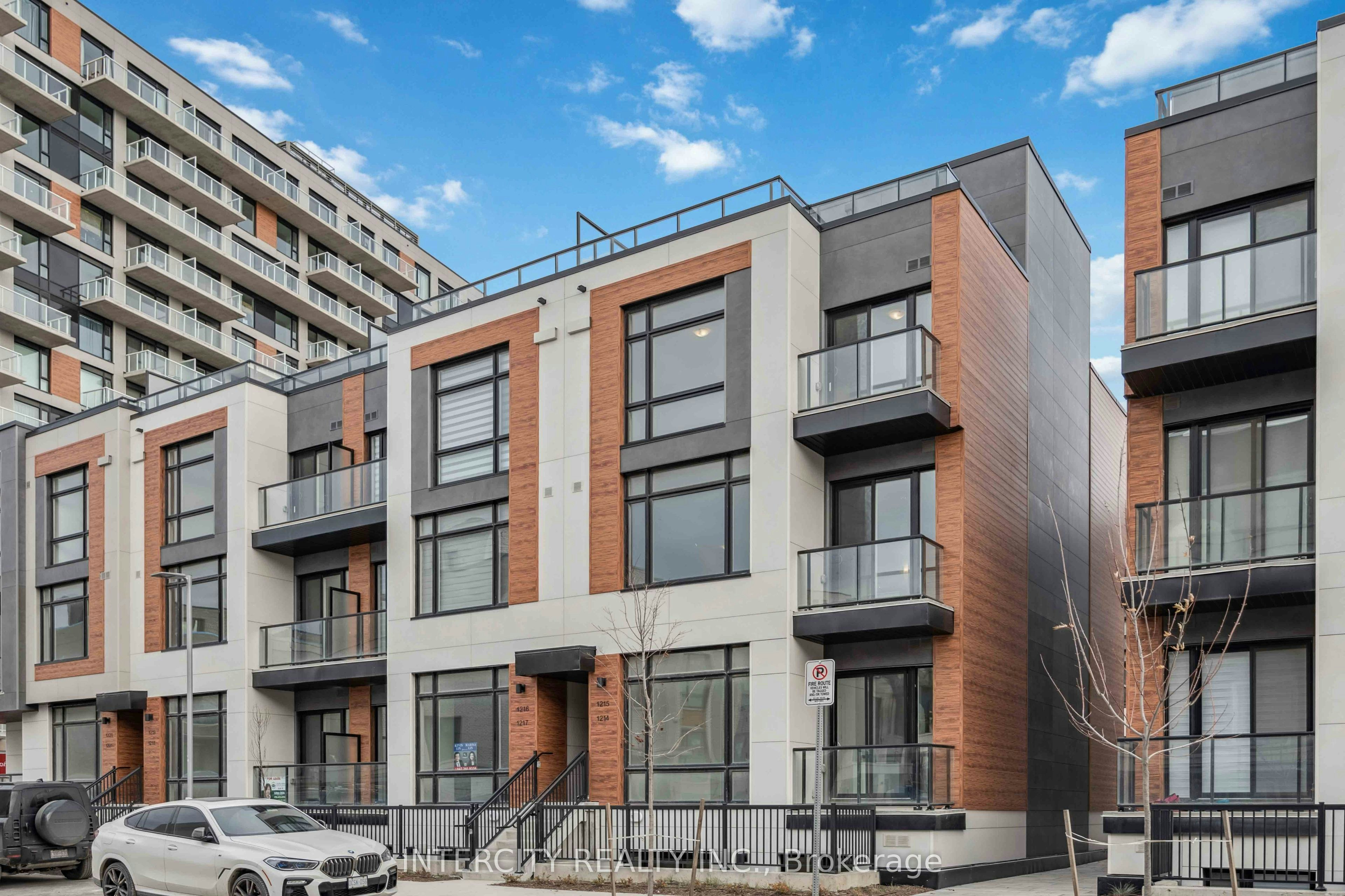 1215-8 David Eyer Road, Richmond Hill, ON, L4S 0N3