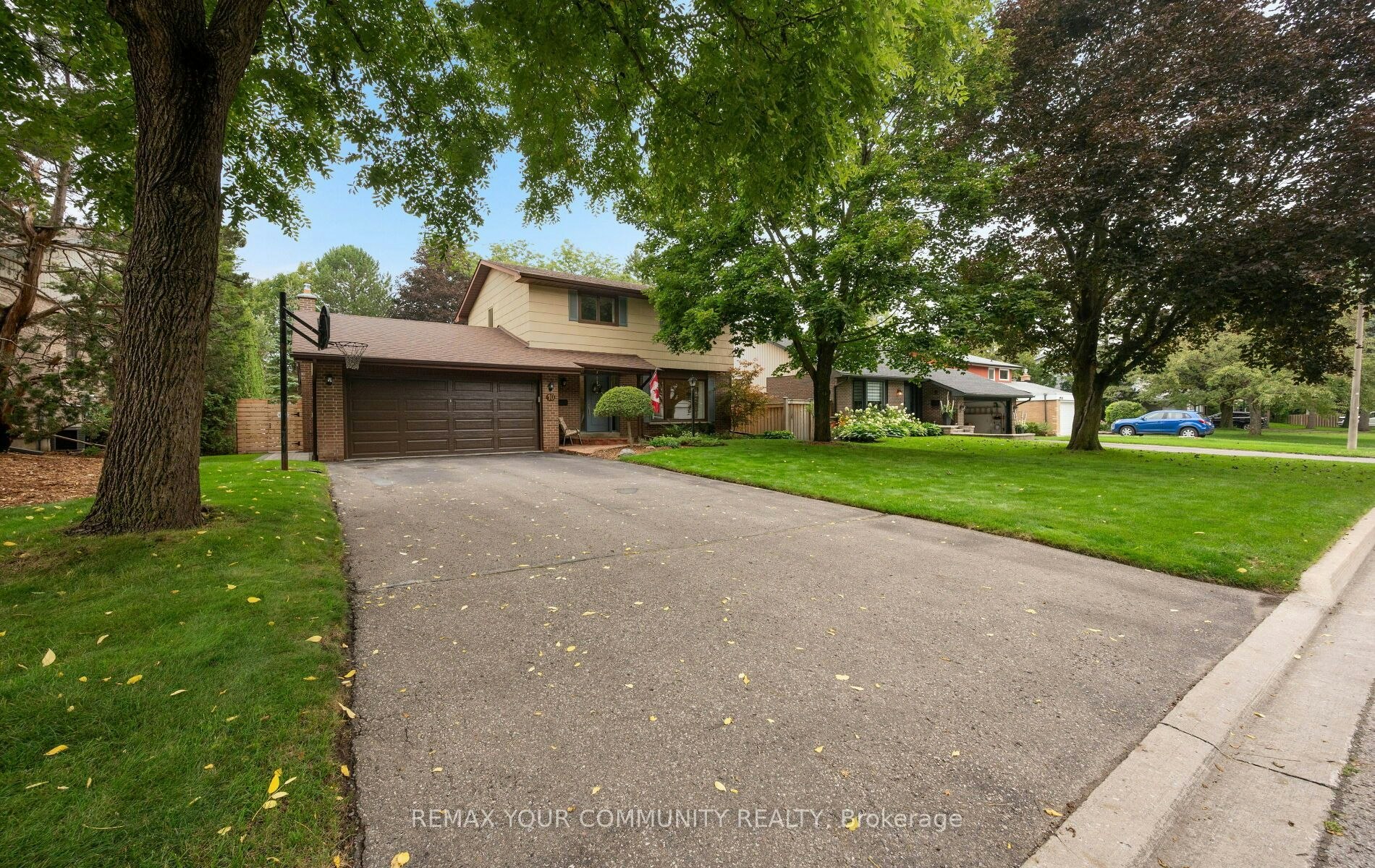10 Glenview Drive, Aurora, ON, L4G 2G8