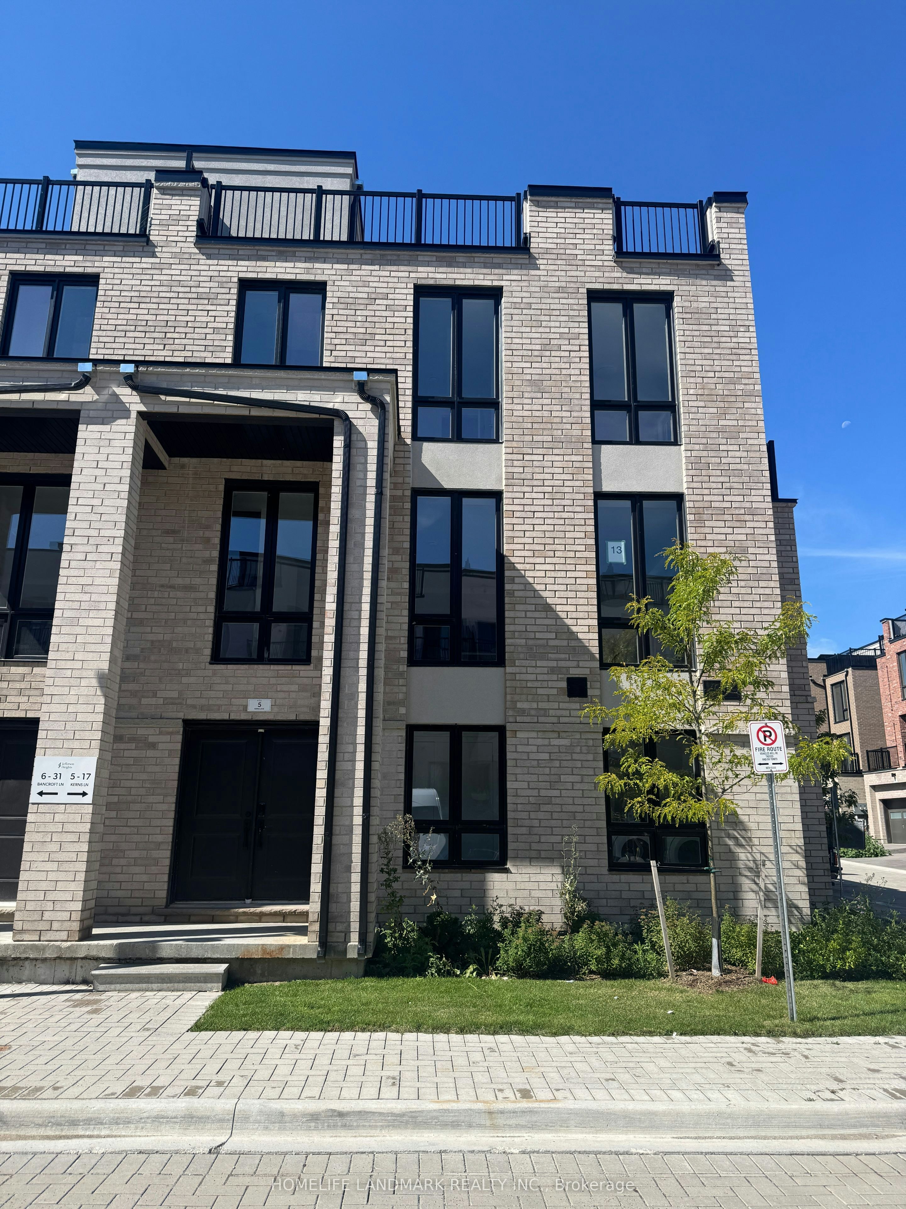 5 Kerns Lane, Richmond Hill, ON, L4E 1M1